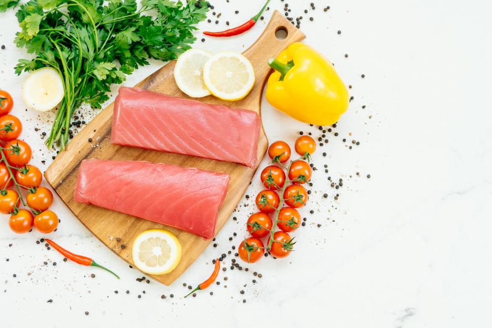 Surowe mięso z filetu z tuńczyka