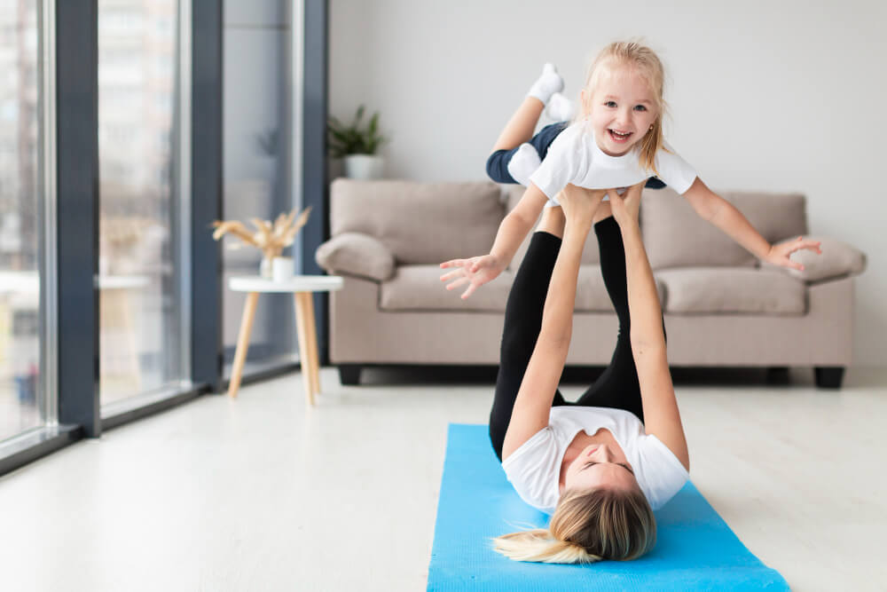 Zacznij ćwiczyć z dziećmi w domu. To idealne rozwiązanie, by poprawić zdrowie i formę całej rodziny – MyBionic.pl